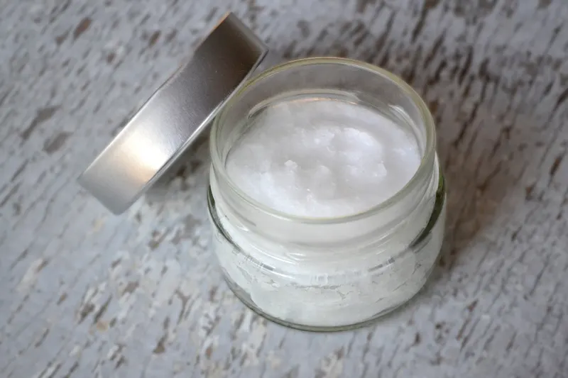 Vasetto di crema naturale